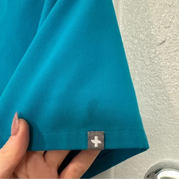 FIGS Teal Scrub Set — Catarina Top + Zamora Joggers (Small Stains) - Picture 8 of 9